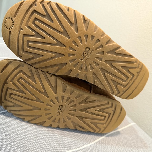 UGG Women's Classic Short II Boots in Chestnut - Picture 10 of 10